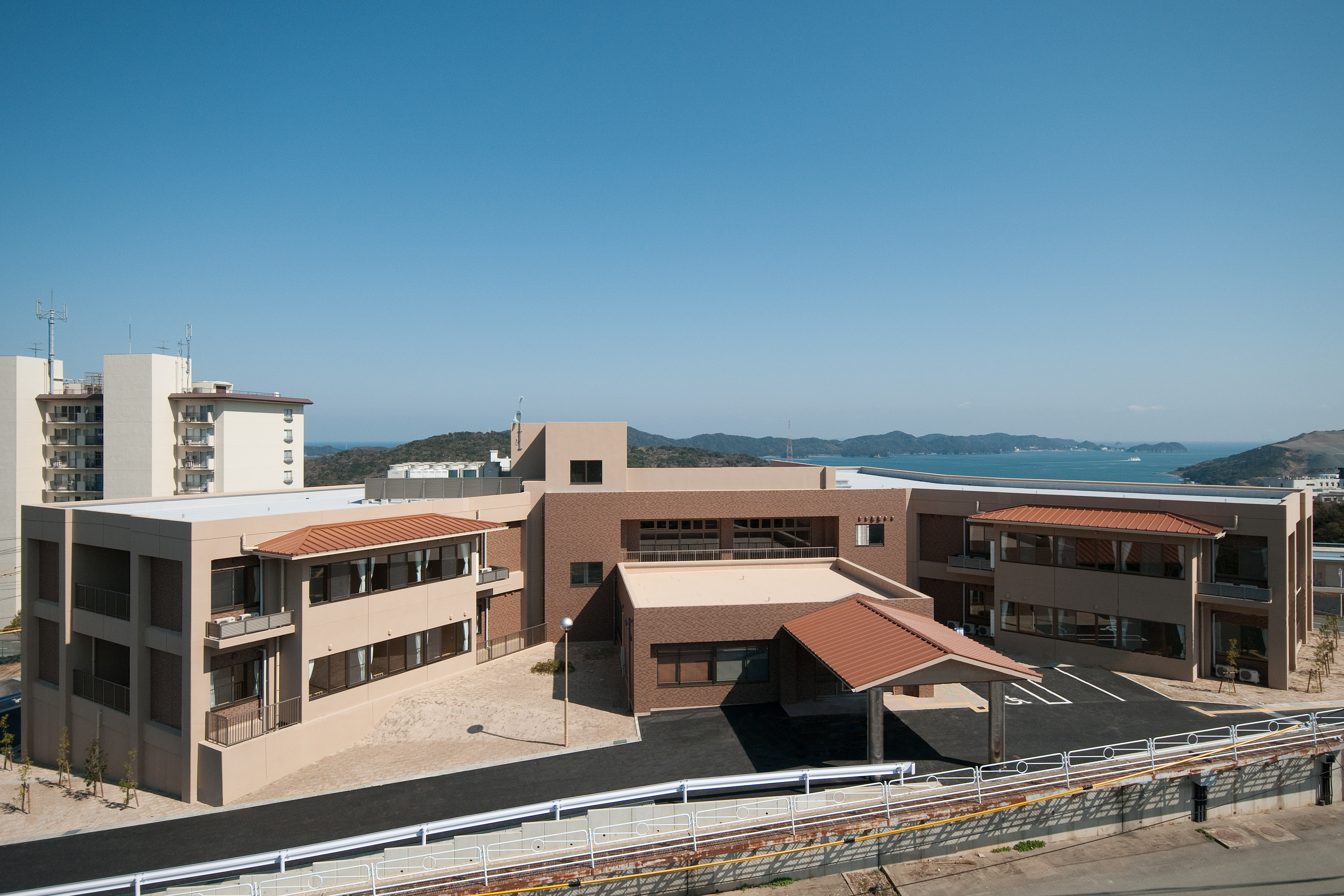 外観南西面全景