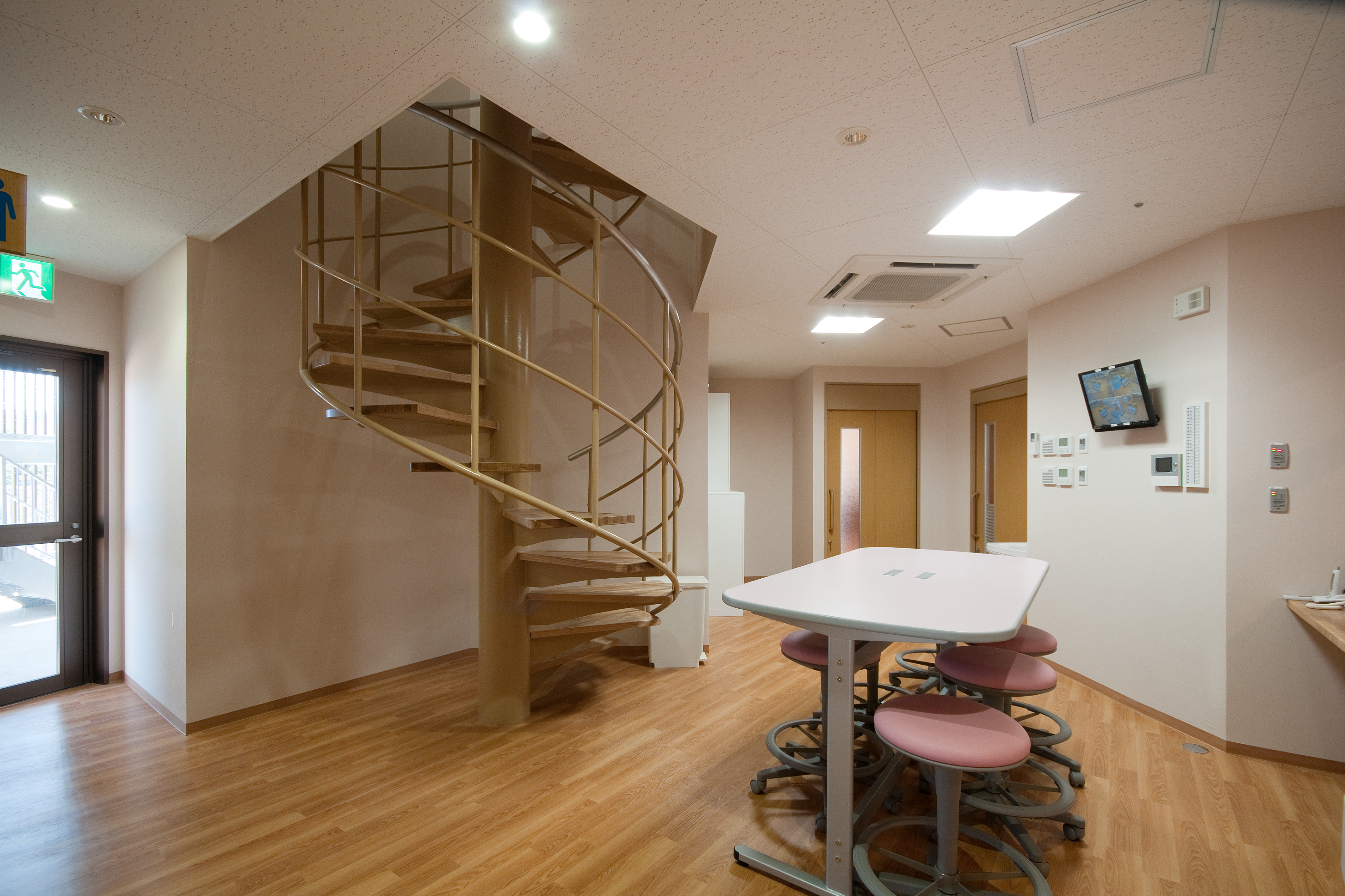 1階スタッフルーム兼介護材料室